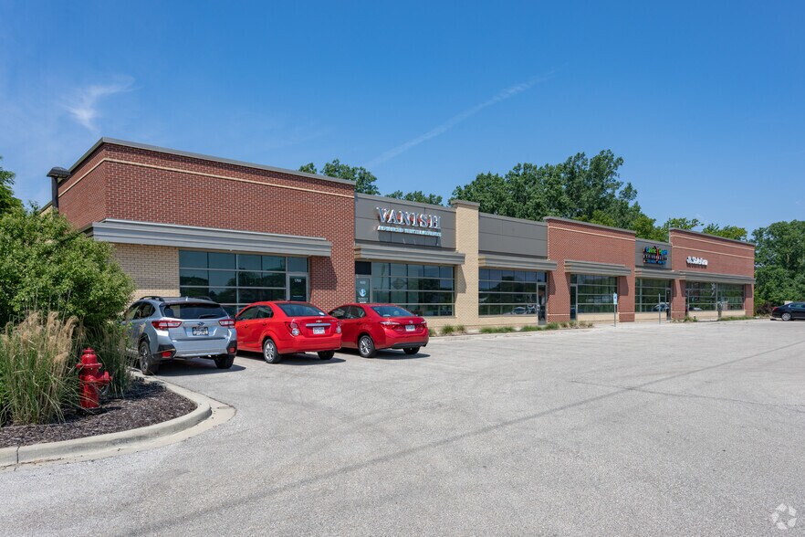 More Photos Of 7003 S Howell Ave, Oak Creek Freestanding For Lease