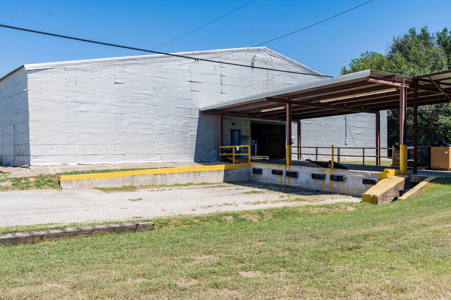 More Photos Of 401 Hardy Ave, Corsicana Warehouse For Lease
