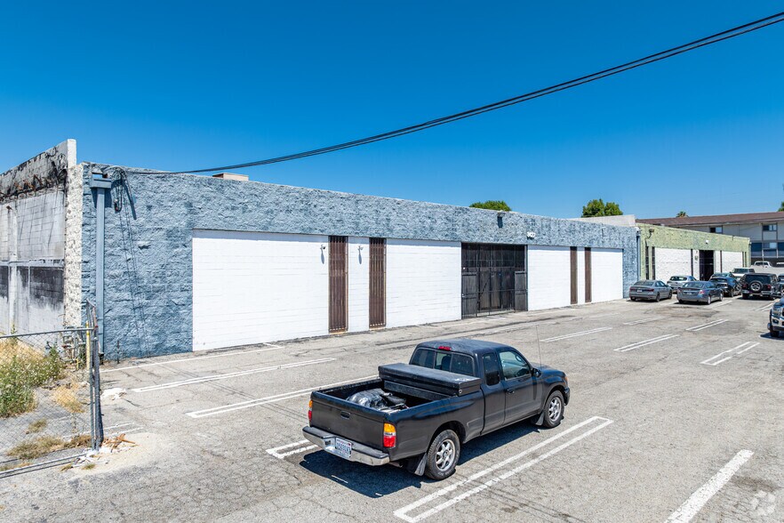 More Photos Of 8411-8421 Canoga Ave, Canoga Park Unknown For Lease