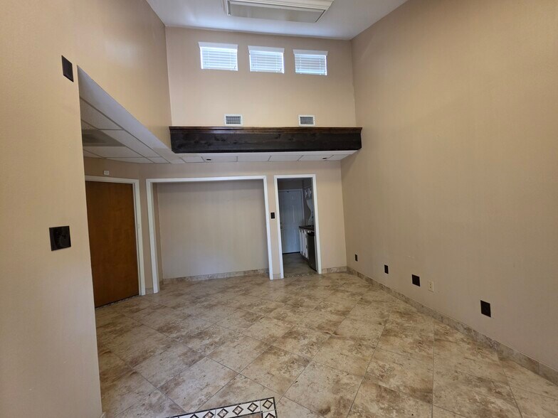 More Photos Of 14343 Torrey Chase Blvd, Houston Office For Sale
