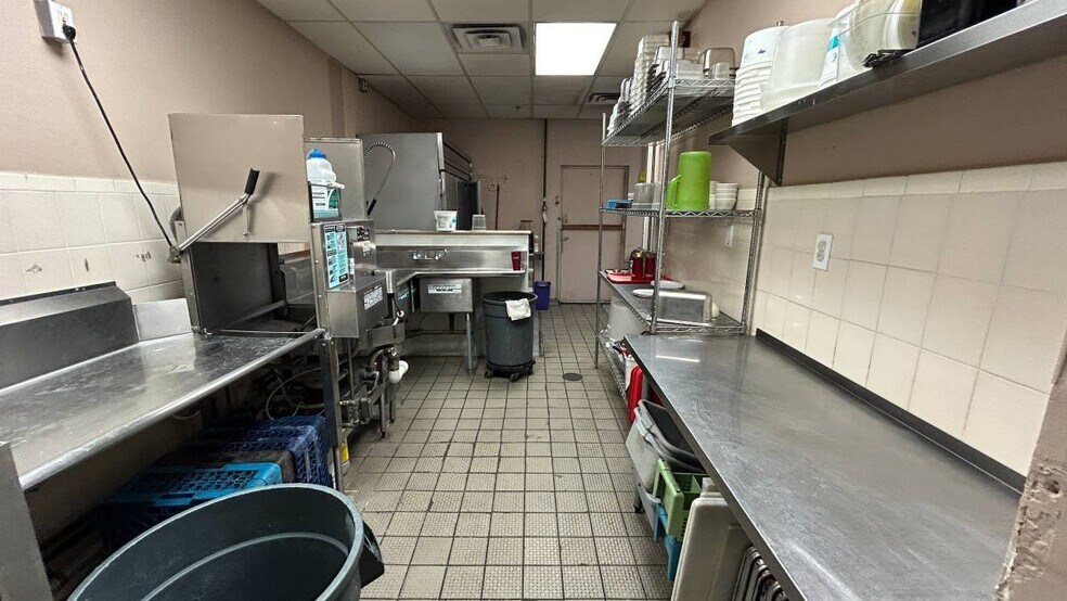 More Photos Of 16758 E Glenbrook Blvd, Fountain Hills Restaurant For Sale