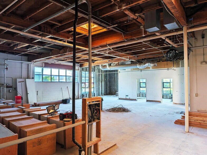 More Photos Of 94 Hangar Way, Watsonville Research And Development For Lease