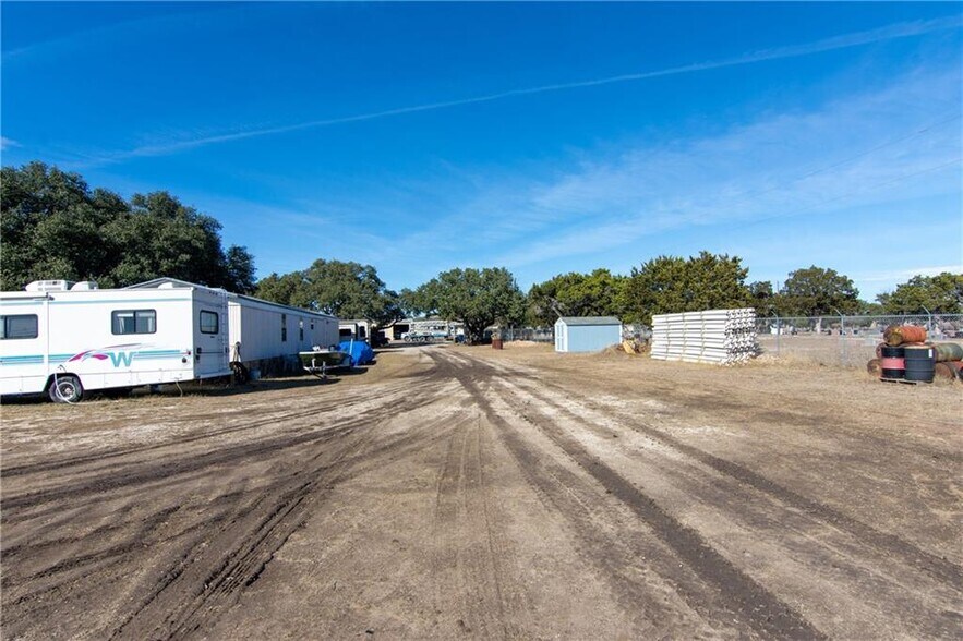 More Photos Of 500 Southland Dr, Burnet Flex For Lease