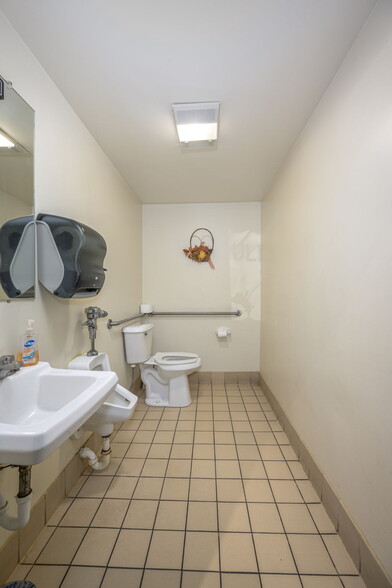 More Photos Of 314 Pioneer St, Akron Storefront For Sale