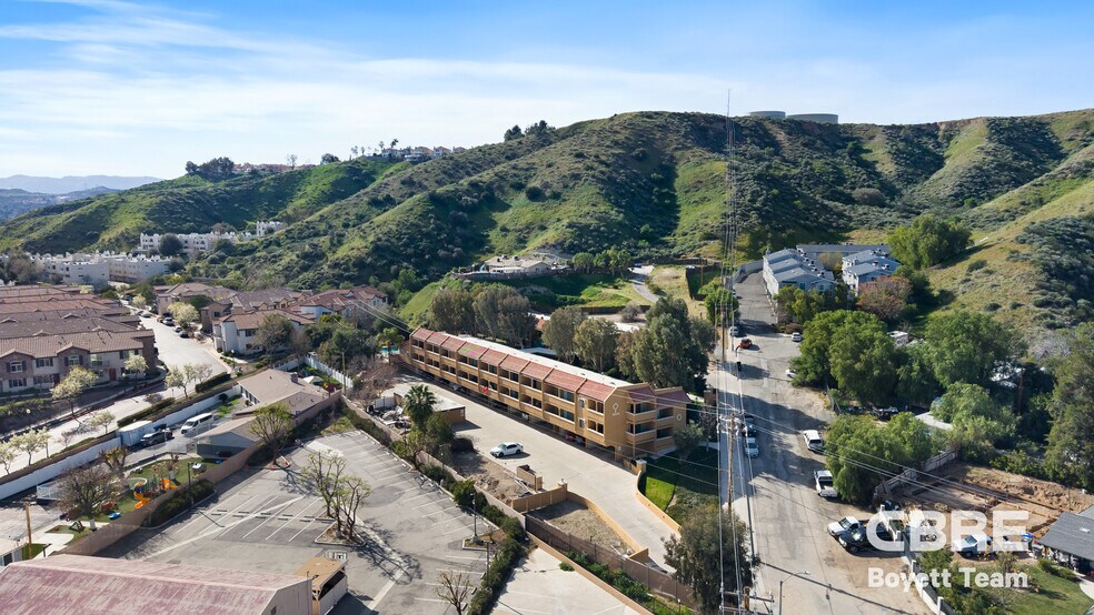 More Photos Of 18046 Beneda Ln, Santa Clarita Apartments For Sale