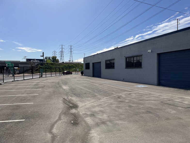 Primary Photo Of 17115 Lakewood Blvd, Bellflower Auto Repair For Lease