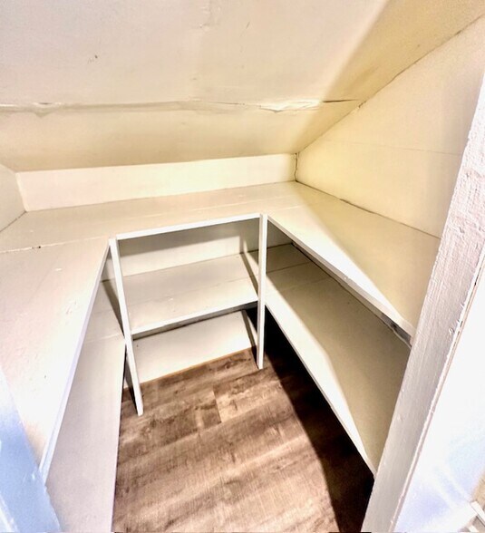 More Photos Of 862 Iron Ridge Rd, Spring Grove Apartments For Sale