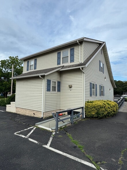 More Photos Of 124 Medford Ave, Patchogue Office For Sale