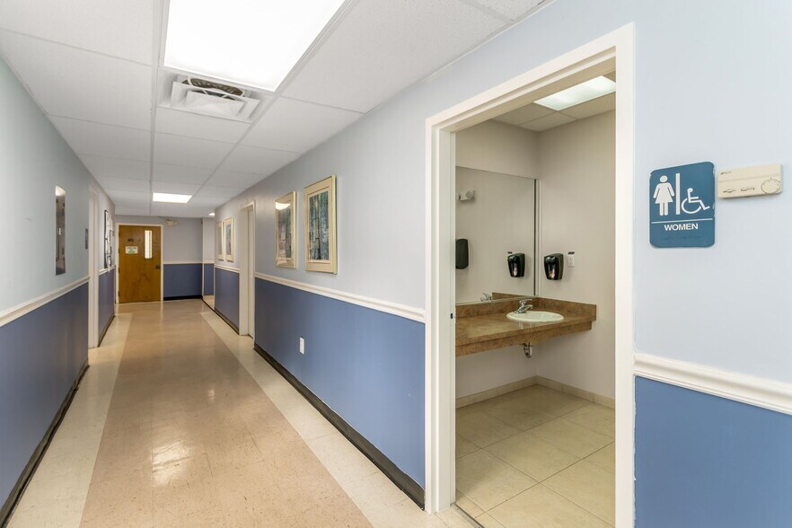 More Photos Of 411 Turner St, Clearwater Religious Facility For Lease