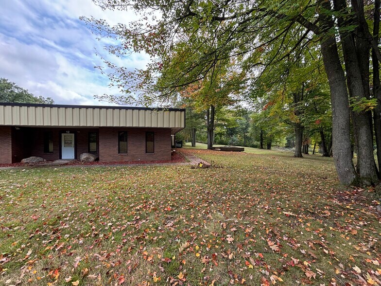 More Photos Of 2655 W Ludington Dr, Farwell Office For Sale