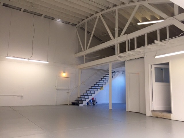 More Photos Of 704 S Railroad Ave, San Mateo Warehouse For Lease