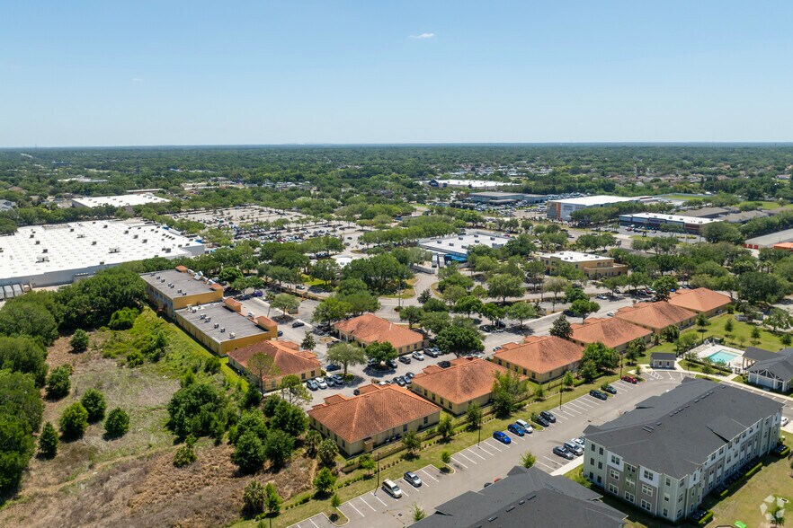 More Photos Of 1070-1072 E Brandon Blvd, Brandon Medical For Lease