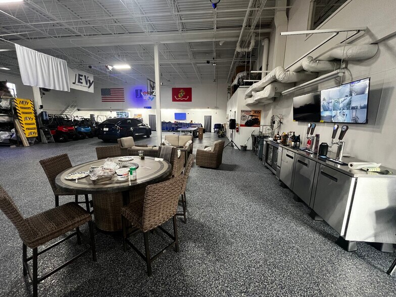 More Photos Of 1540 Hannah Ave, Forest Park Light Distribution For Sale