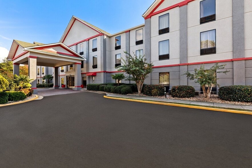 More Photos Of 2450 Old National Pky, College Park Hotel For Sale