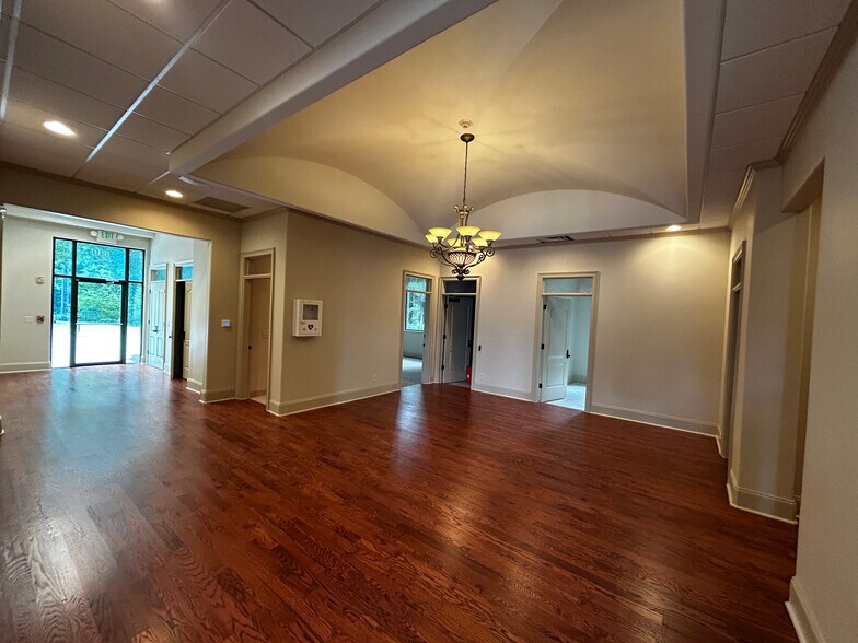 More Photos Of 630 Kennesaw Due West Rd, Kennesaw Office For Sale