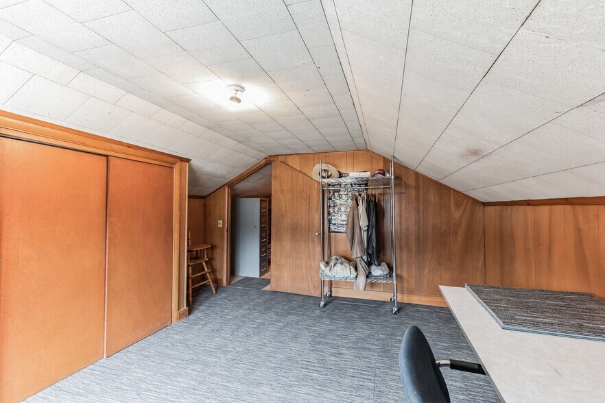 More Photos Of N11050 County Road A, Tomahawk Bar For Sale