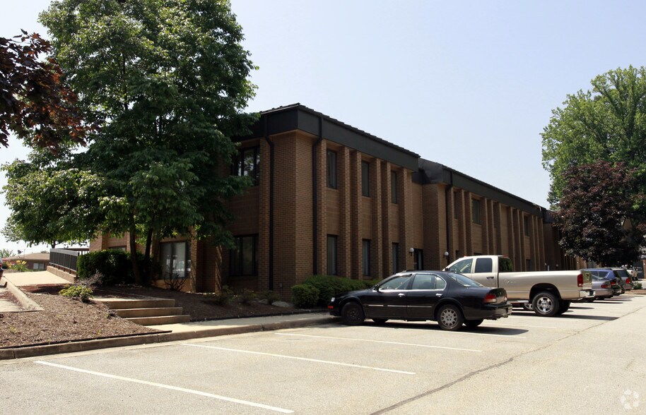 More Photos Of 1364-1376 Old Bridge Rd, Woodbridge Office For Lease