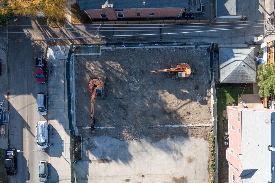 More Photos Of 2035 W Irving Park Rd, Chicago Apartments For Lease