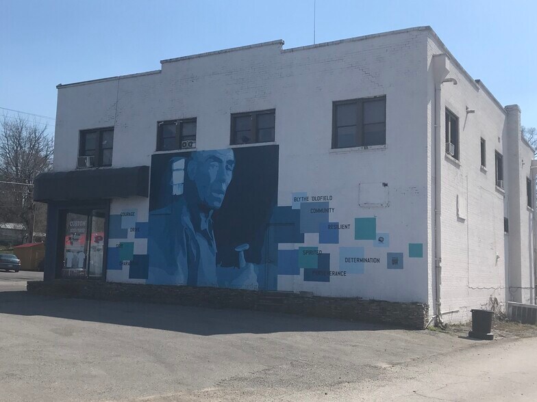 More Photos Of 922 Wildwood Ave SE, Cleveland Storefront For Sale