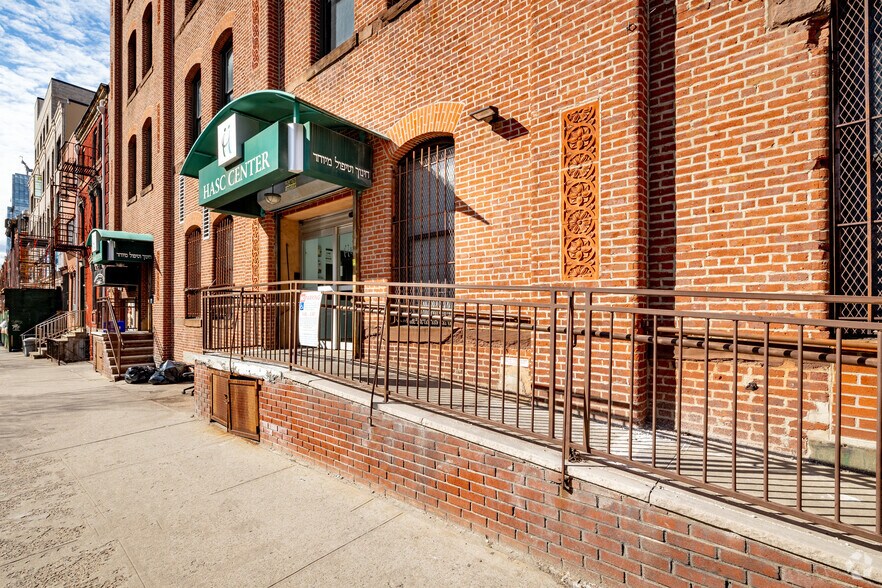 More Photos Of 390 Berry St, Brooklyn Loft Creative Space For Lease