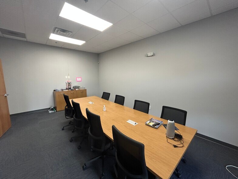 More Photos Of 96 Brookfield Oaks Dr, Greenville Light Distribution For Lease