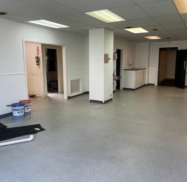 More Photos Of 111 Woodward Ct, South Bend Storefront For Lease