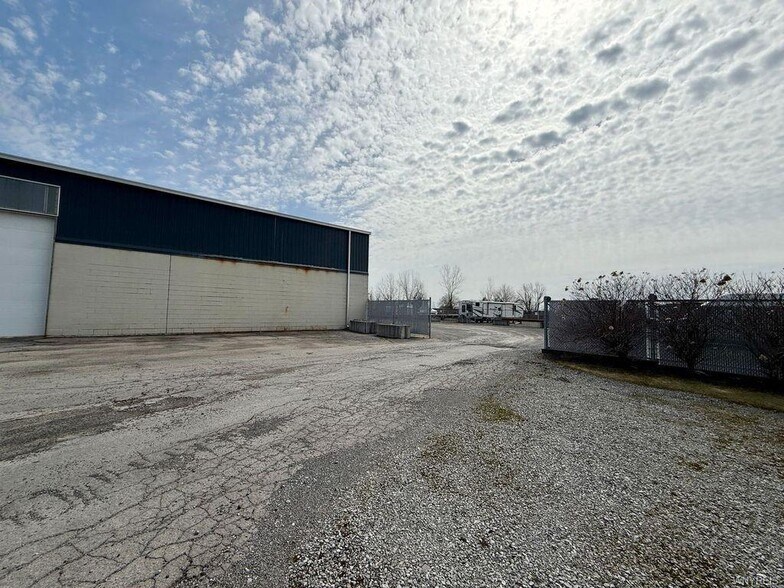 More Photos Of 8555 Packard Rd, Niagara Falls Warehouse For Lease