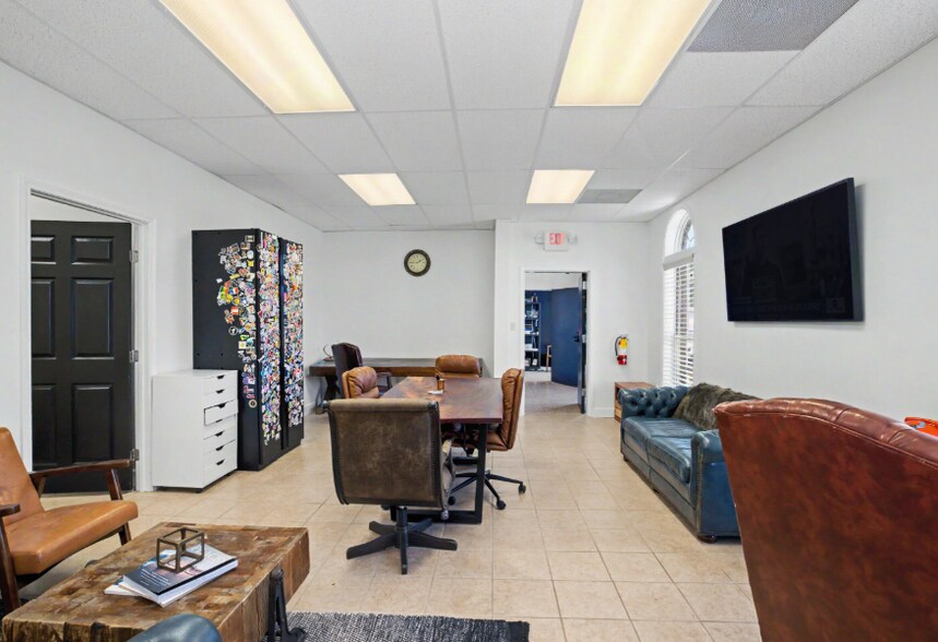 More Photos Of 139 W Ellis Rd, Griffin Loft Creative Space For Sale