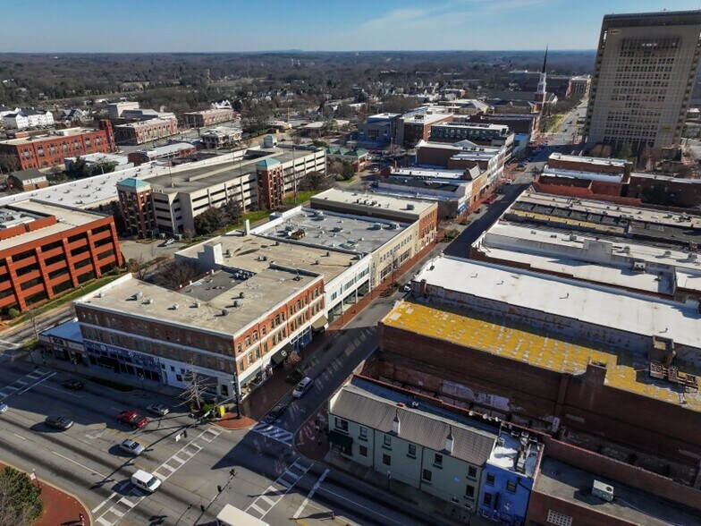 More Photos Of 100 E Main St, Spartanburg Apartments For Lease