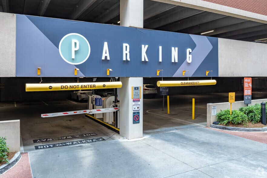 More Photos Of 10 10th St, Atlanta Office For Lease