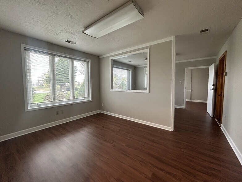 More Photos Of 188 Cal Batsel Rd, Bowling Green Office For Sale