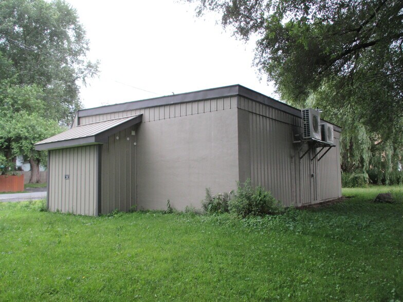 More Photos Of 3 Vine St, Greenwood Lake Warehouse For Lease