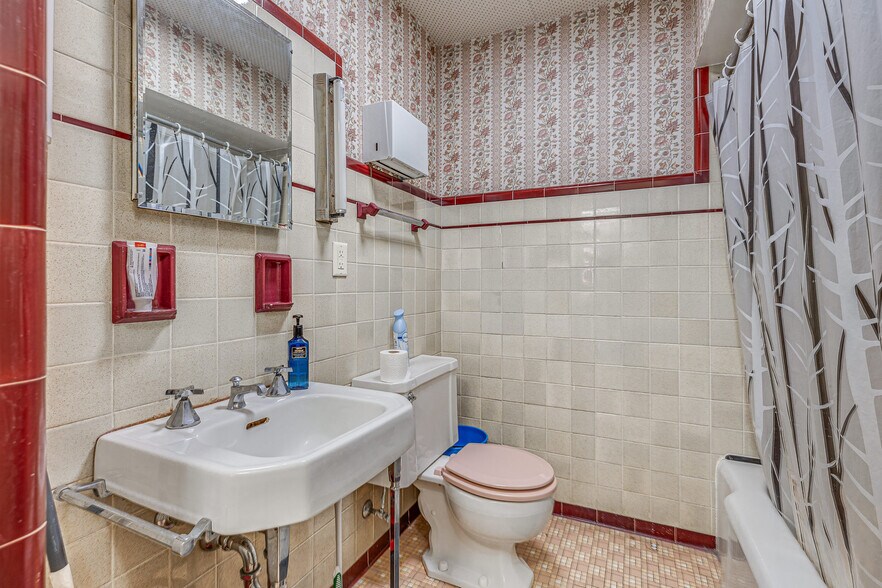More Photos Of 831 Michigan Ave, Sheboygan Skilled Nursing Facility For Sale