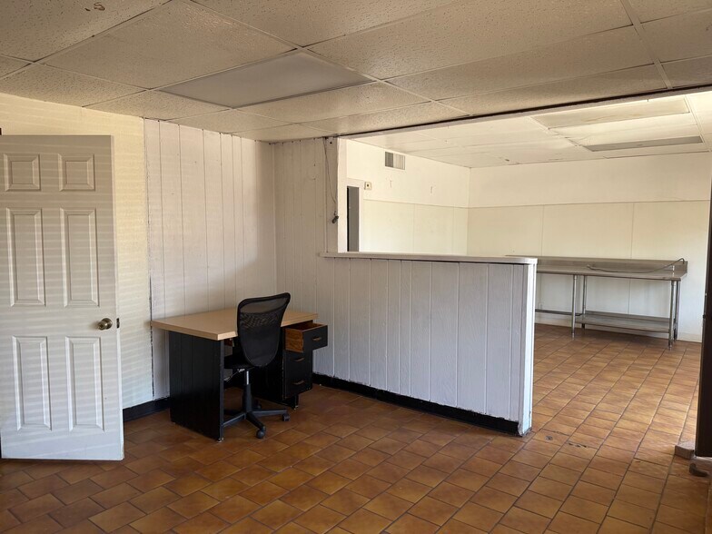 More Photos Of 6018 W Glendale Ave, Glendale General Retail For Sale