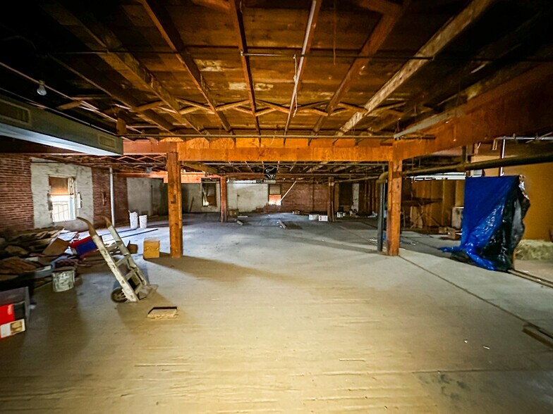 More Photos Of 230 D St NE, Miami Warehouse For Sale