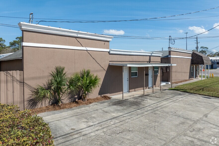 More Photos Of 217-231 Edgewood Ave S, Jacksonville Industrial For Sale