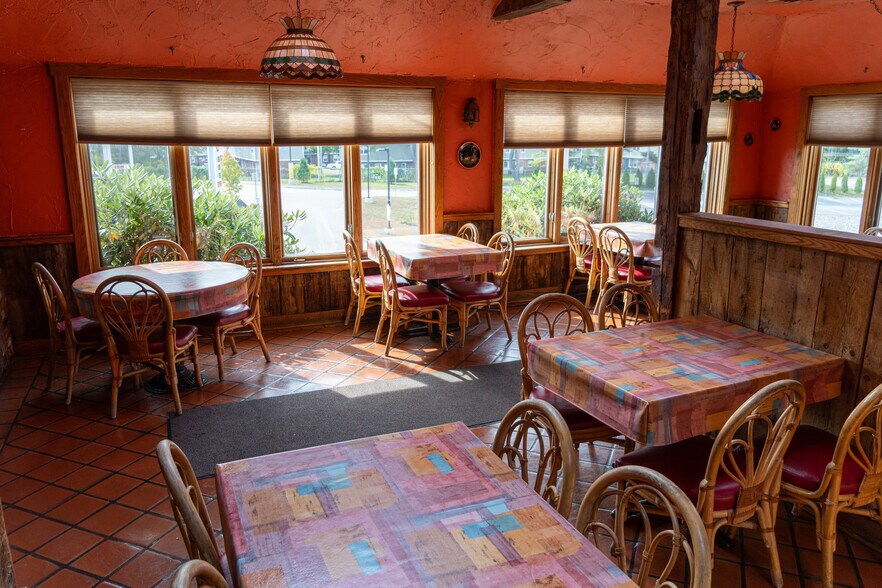 More Photos Of 1871 Forest Ave, Portland Restaurant For Sale