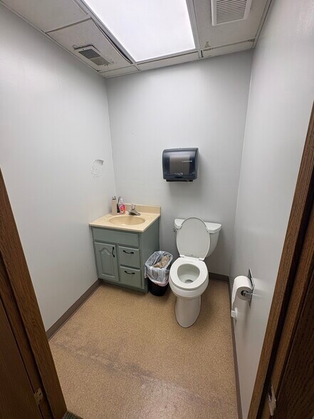 More Photos Of 773 Pershing St, Ellwood City Office For Sale