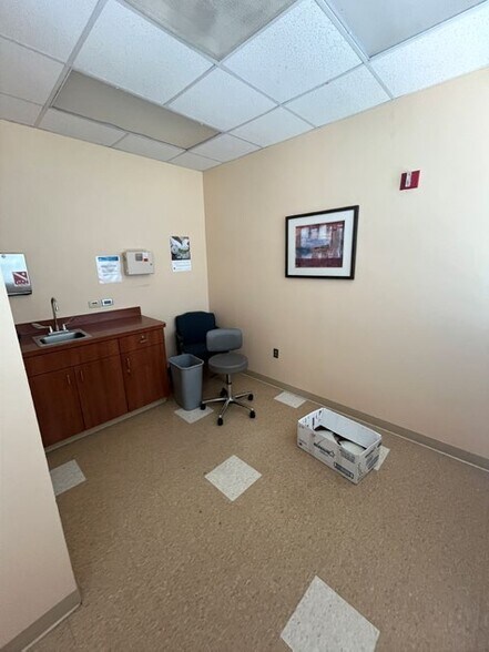 More Photos Of 11601 Iron Bridge Rd, Chester Medical For Lease