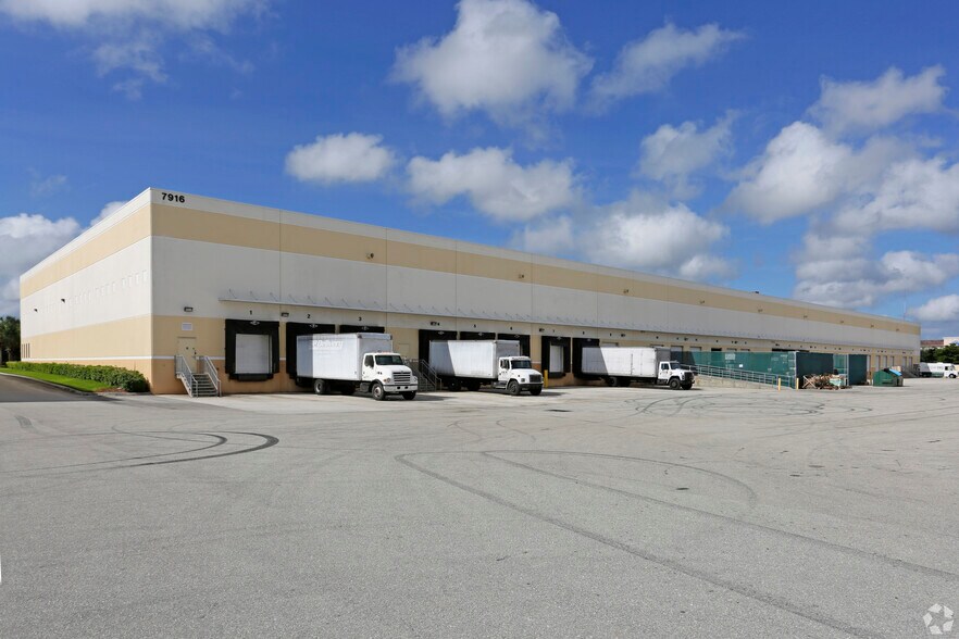 More Photos Of 7916 Drew Cir, Fort Myers Distribution For Lease