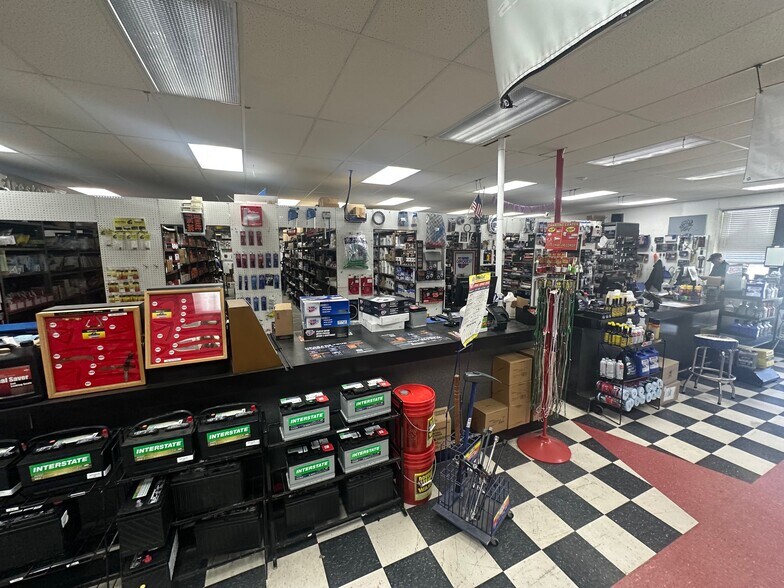 More Photos Of 1017 N Washington St, Ardmore Freestanding For Sale