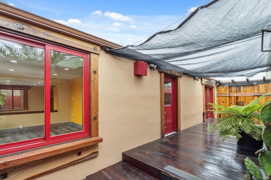 More Photos Of 1637 Del Monte Blvd, Seaside Storefront For Sale