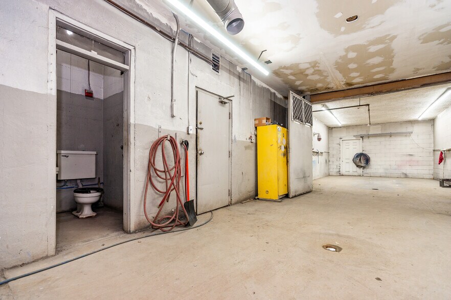 More Photos Of 1220 Broad St, Central Falls Auto Repair For Sale