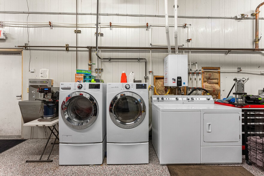 More Photos Of 10592 W State St, Boise Carwash For Sale