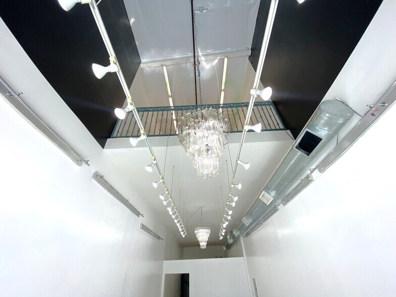 More Photos Of 951 Crocker St, Los Angeles Storefront Retail Office For Lease