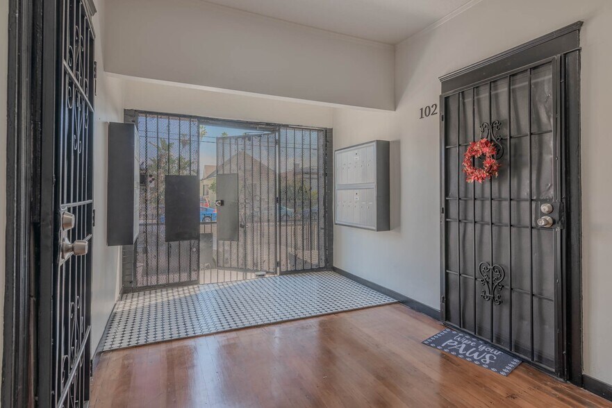 More Photos Of 4309 S Main St, Los Angeles Apartments For Sale