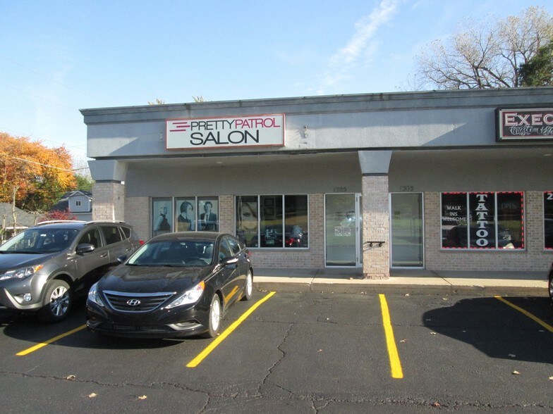 More Photos Of 1305-1385 N Lafox, South Elgin General Retail For Sale