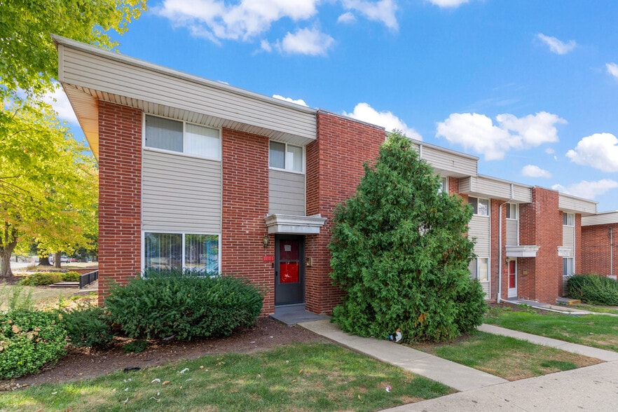 More Photos Of 1801 W John St, Champaign Apartments For Sale