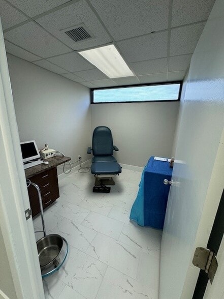More Photos Of 6711 38th Ave N, Saint Petersburg Medical For Lease