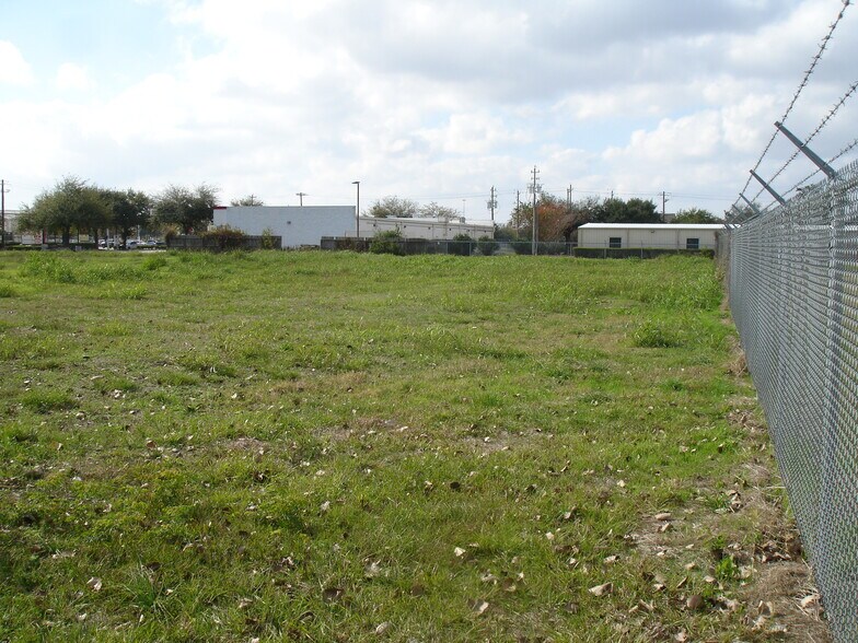 More Photos Of 4205 Pasadena Blvd, Pasadena Land For Sale